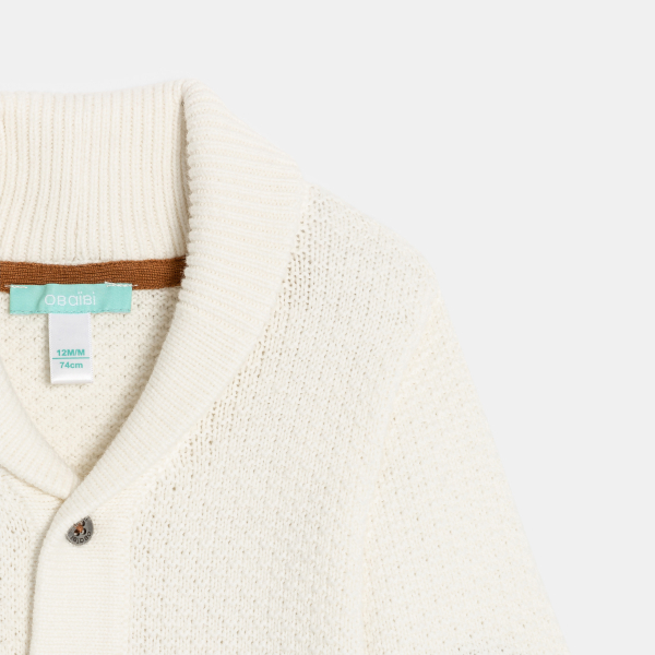 كارديغان تريكو بأزرار باللون الأبيض للأولاد الصغار